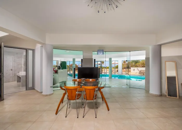 Villa Zafira - Seaview Manor With Heated Pool *