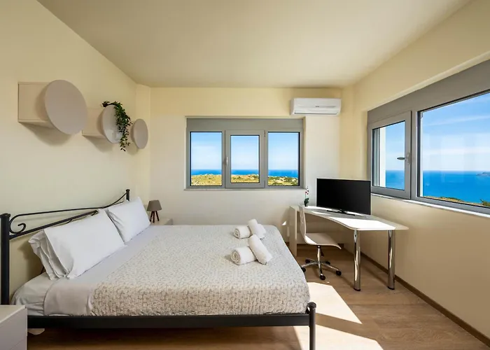 Villa Zafira - Seaview Manor With Heated Pool Villa *