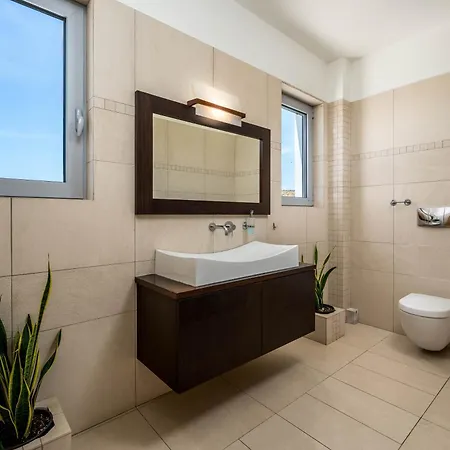 Zafira - Seaview Manor With Heated Pool