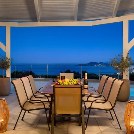 Zafira - Seaview Manor With Heated Pool *