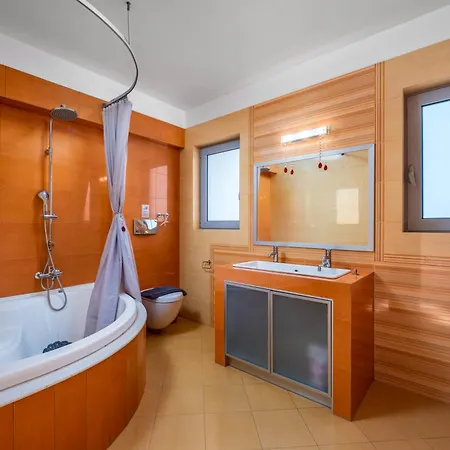 Villa Zafira - Seaview Manor With Heated Pool