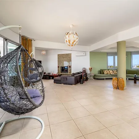 Villa Villa Zafira - Seaview Manor With Heated Pool