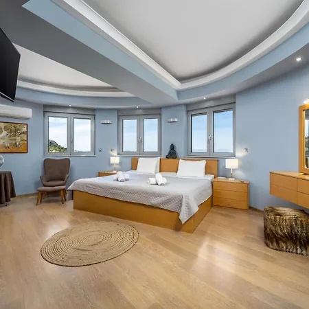 Villa Zafira - Seaview Manor With Heated Pool *