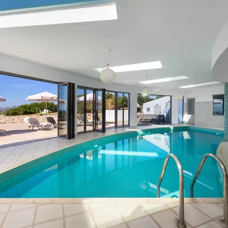 Villa Zafira - Seaview Manor With Heated Pool