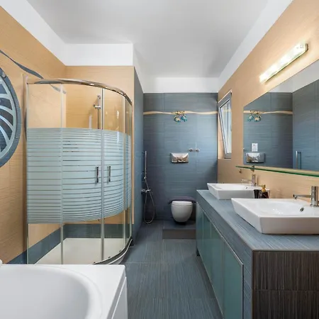 Villa Zafira - Seaview Manor With Heated Pool Villa *