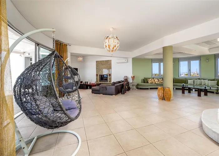 Villa Zafira - Seaview Manor With Heated Pool