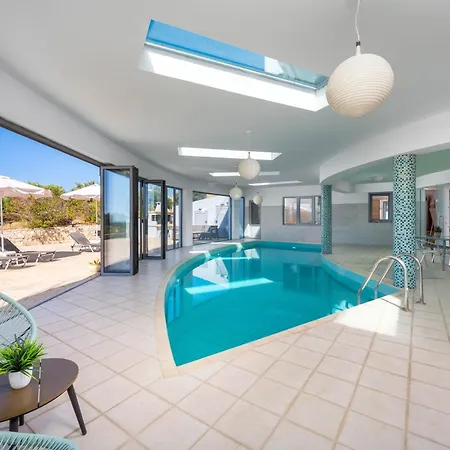 Villa Zafira - Seaview Manor With Heated Pool *