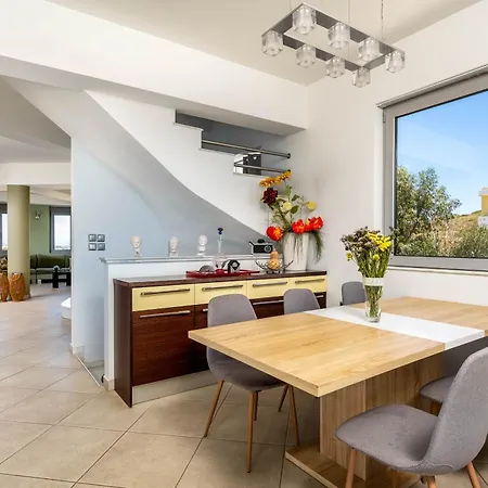 Zafira - Seaview Manor With Heated Pool Каллифея