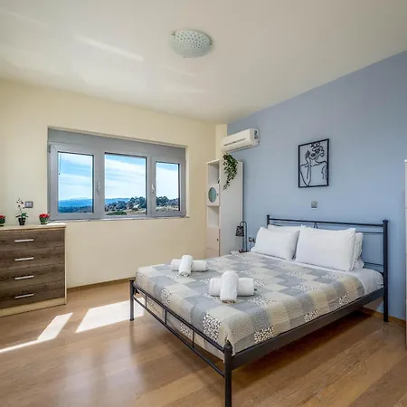 Zafira - Seaview Manor With Heated Pool