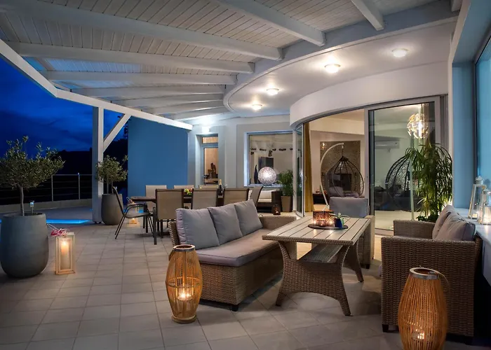 Villa Zafira - Seaview Manor With Heated Pool Kallithéa