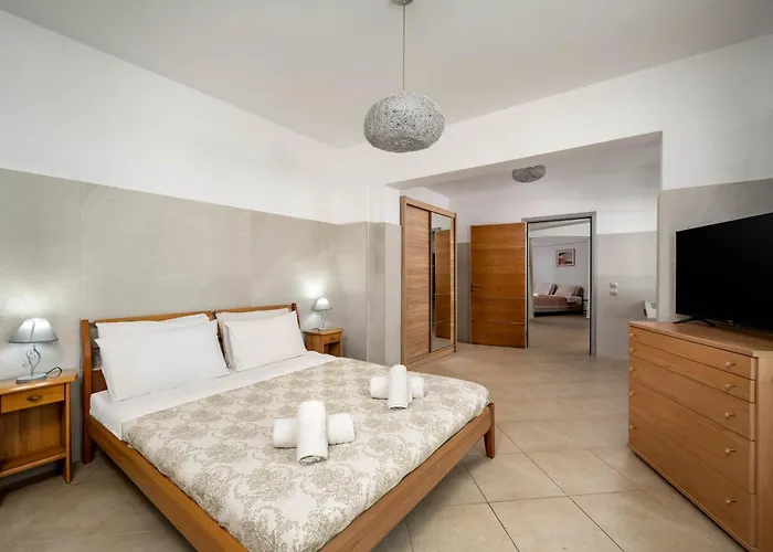 Villa Zafira - Seaview Manor With Heated Pool Villa