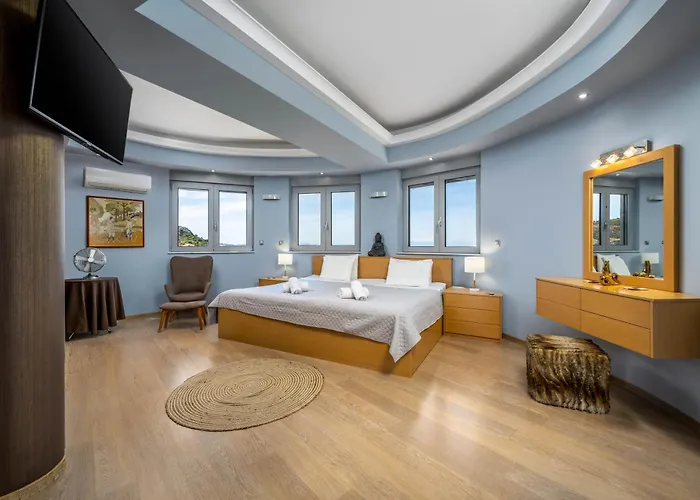 Villa Zafira - Seaview Manor With Heated Pool *