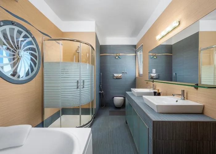 Villa Zafira - Seaview Manor With Heated Pool Villa *