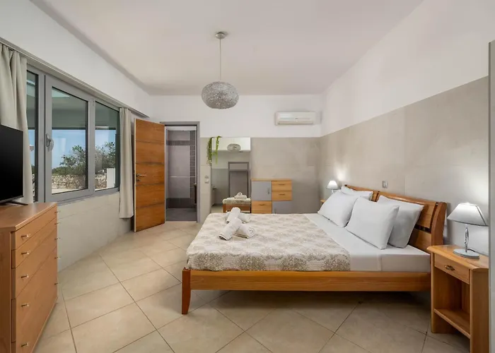 Villa Villa Zafira - Seaview Manor With Heated Pool *