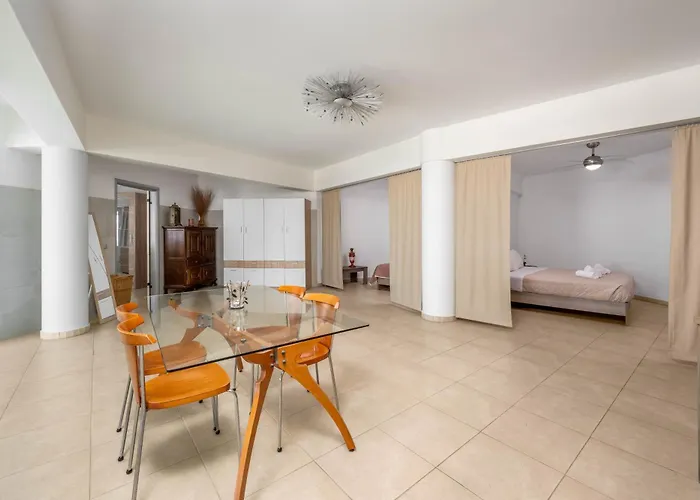 Villa Zafira - Seaview Manor With Heated Pool *